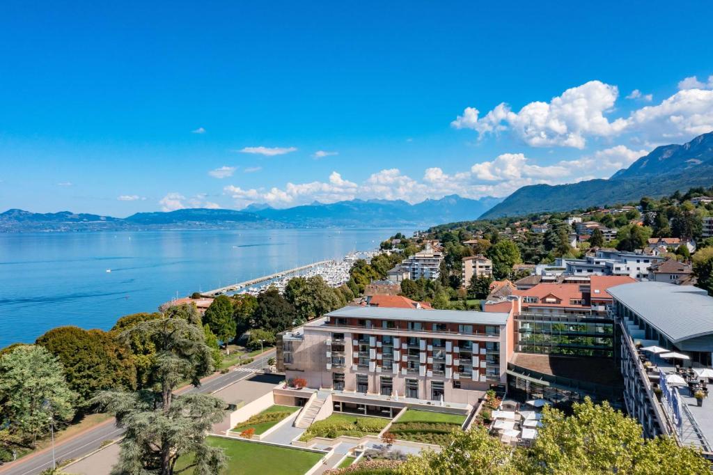 Properties around lake geneva